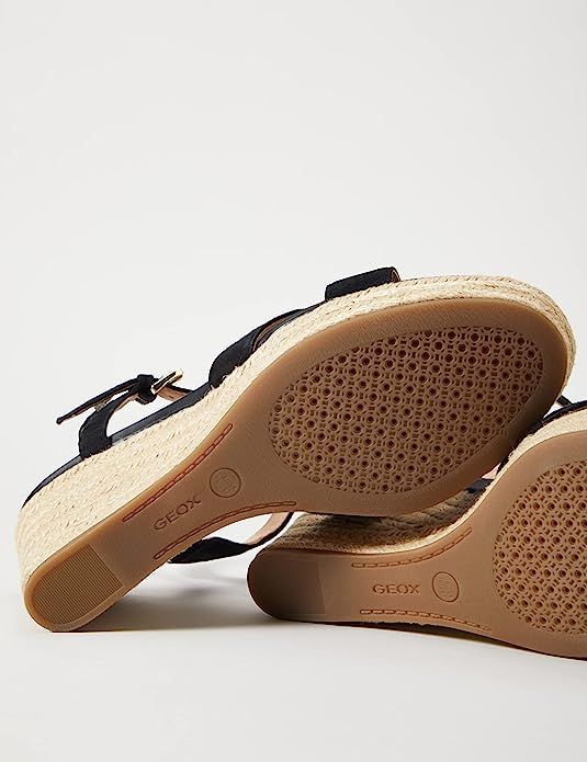 Amazon rebaja a 44 € las sandalias de cuña de Geox más