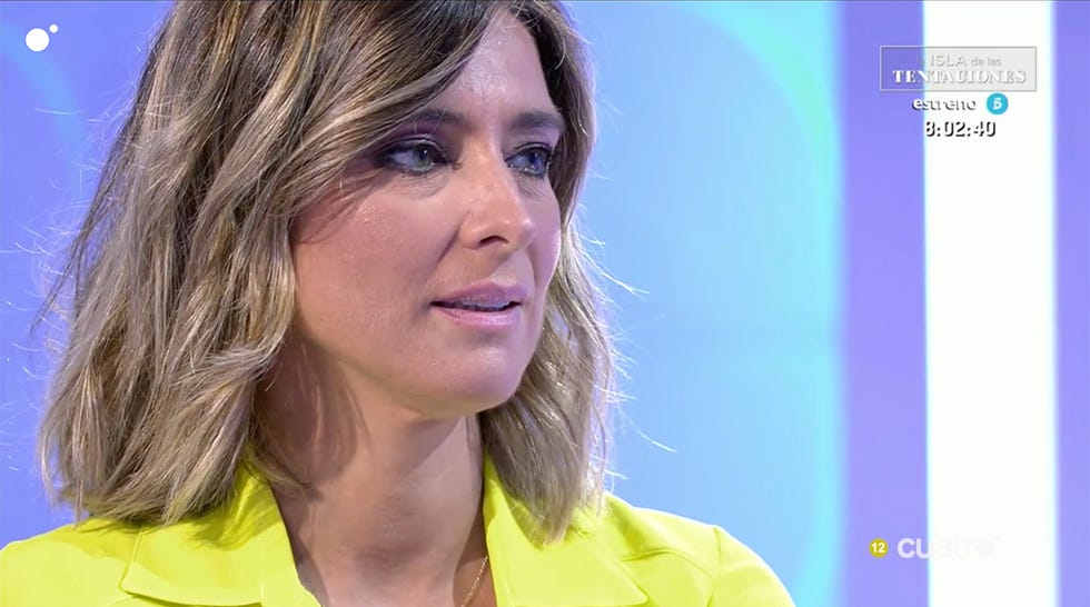 sandra barneda durante su visita al plató de 'mujeres y hombres y viceversa'