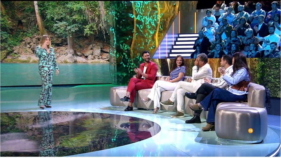 sandra barneda habla con koldo royo en el plato de supervivientes 2025