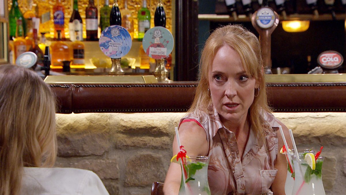 preview for Emmerdale Soap Scoop - Liv is attacked