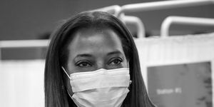sandra lindsay wearing a white coat and blue surgical mask