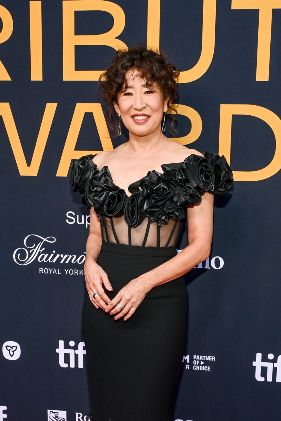 sandra oh at tiff tribute awards arrivals