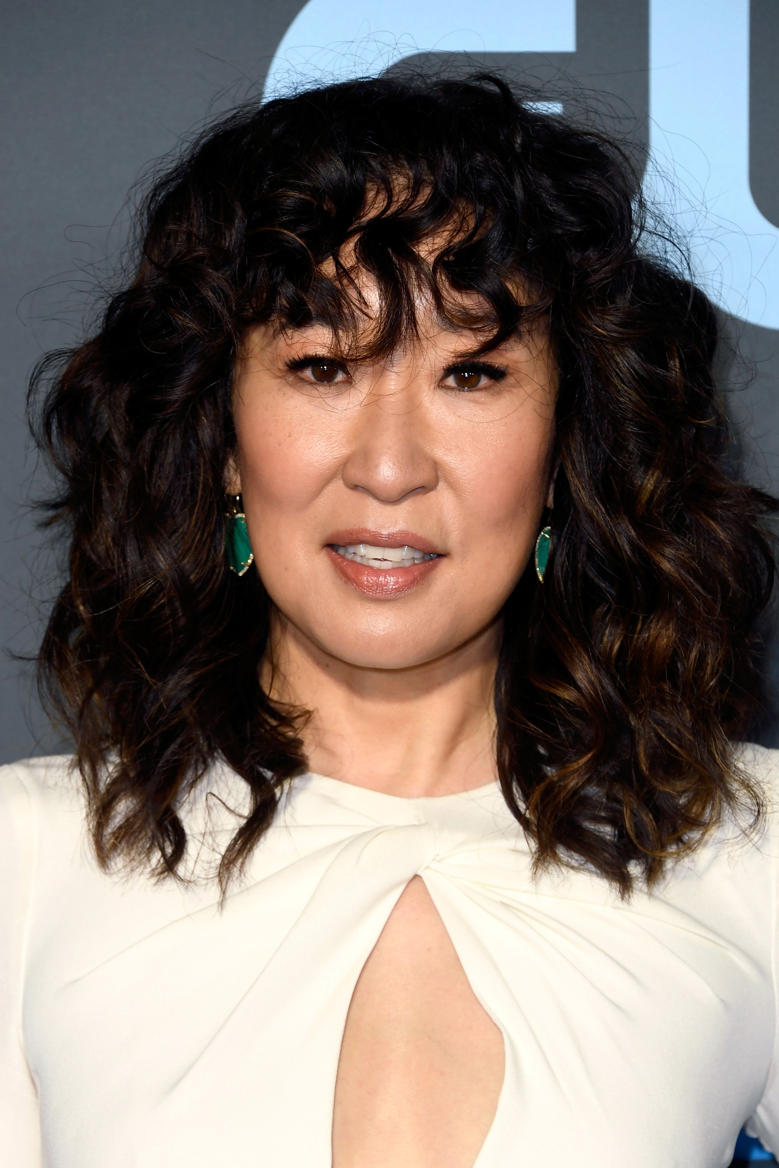 Image of Sandra Oh messy shaggy hairstyle