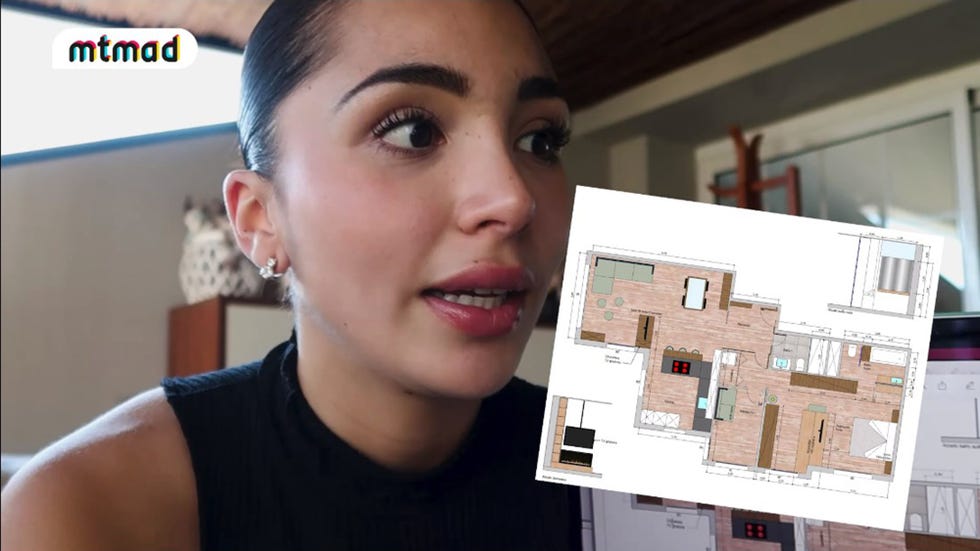 sandra pica muestra los planos de la reforma de su nueva casa