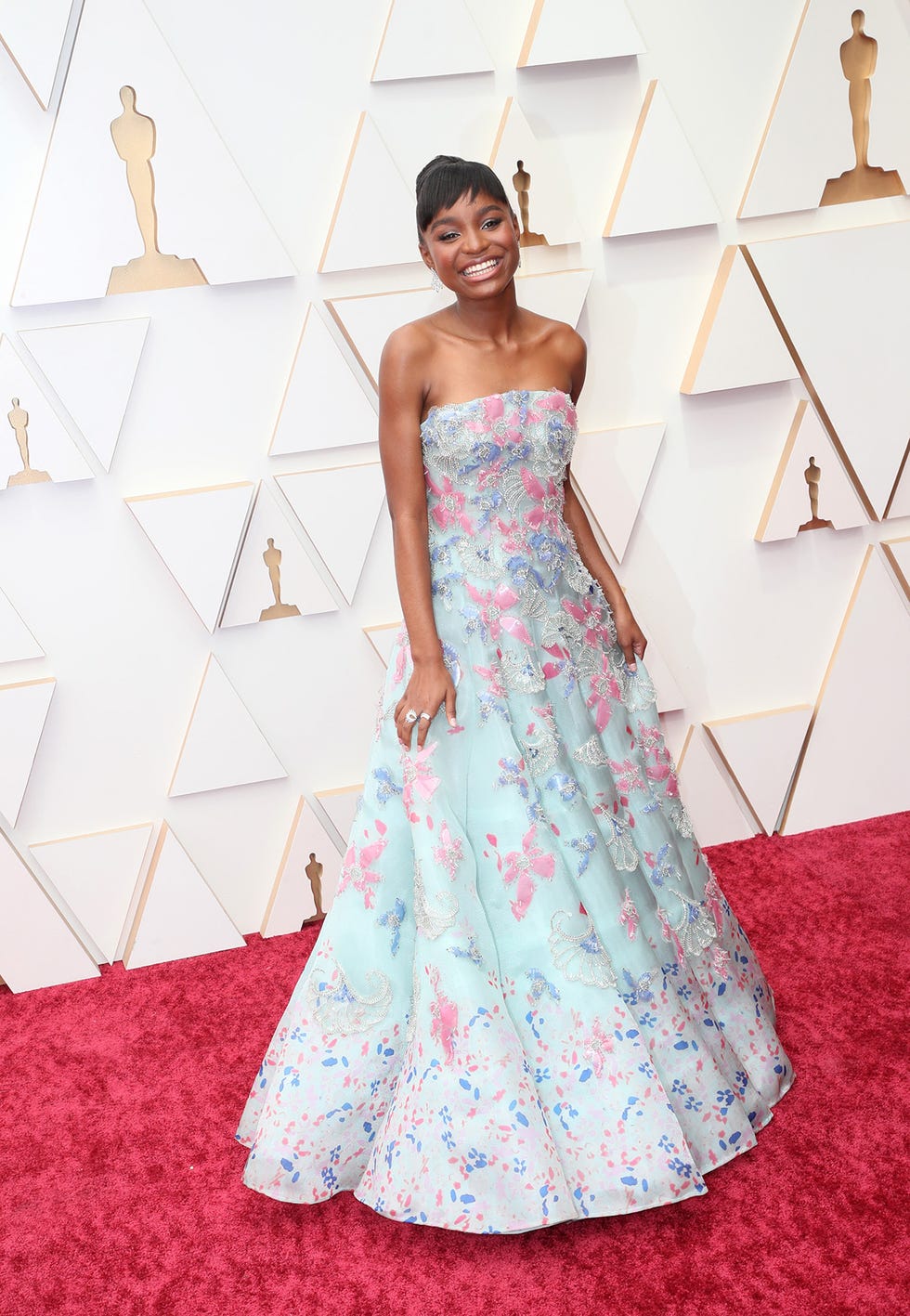 saniyya sidney  en la alfombra roja de los oscar 2022