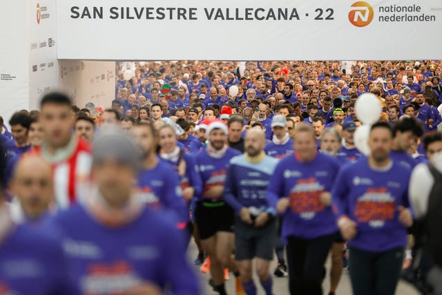 salida de la categoría popular de la san silvestre vallecana 2022