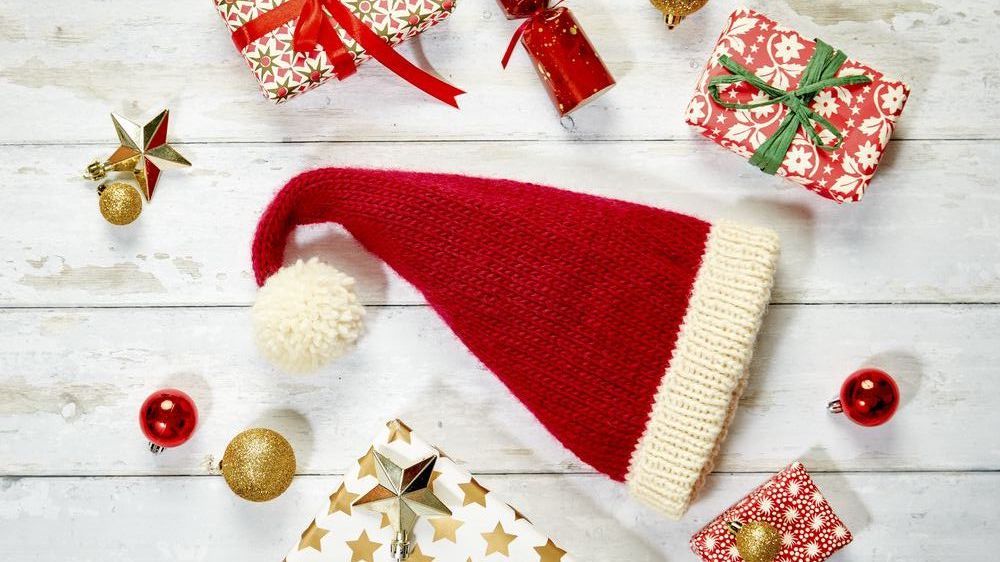 How to knit a Santa hat with our free knitting pattern