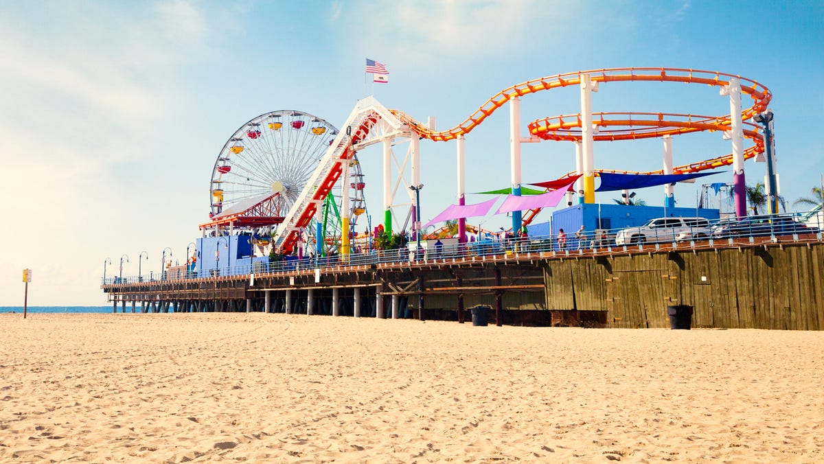 13 U.S. Amusement Parks That Are Free to Enter santa monica beach and pier