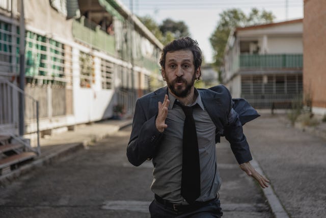 santo l to r raÚl arevalo as millÁn in episode 01 of santo cr manolo pavÓnnetflix © 2021