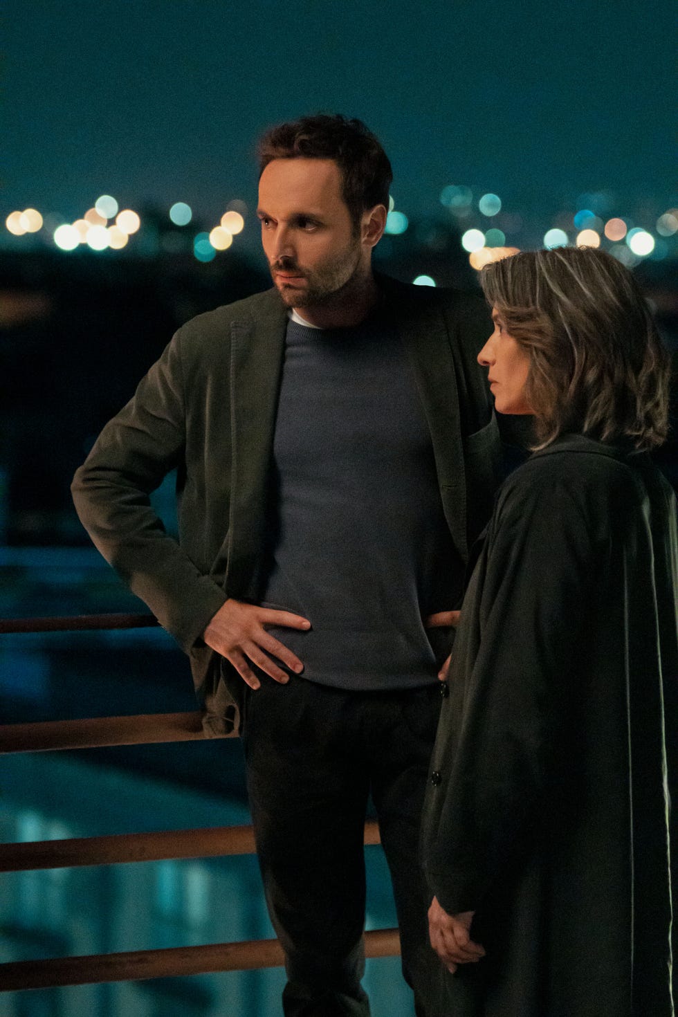 sara la donna nell'ombra. (l to r) flavio furno as pardo, teresa saponangelo as sara in episode 106 of sara la donna nell'ombra. cr. duccio giordano/netflix © 2025