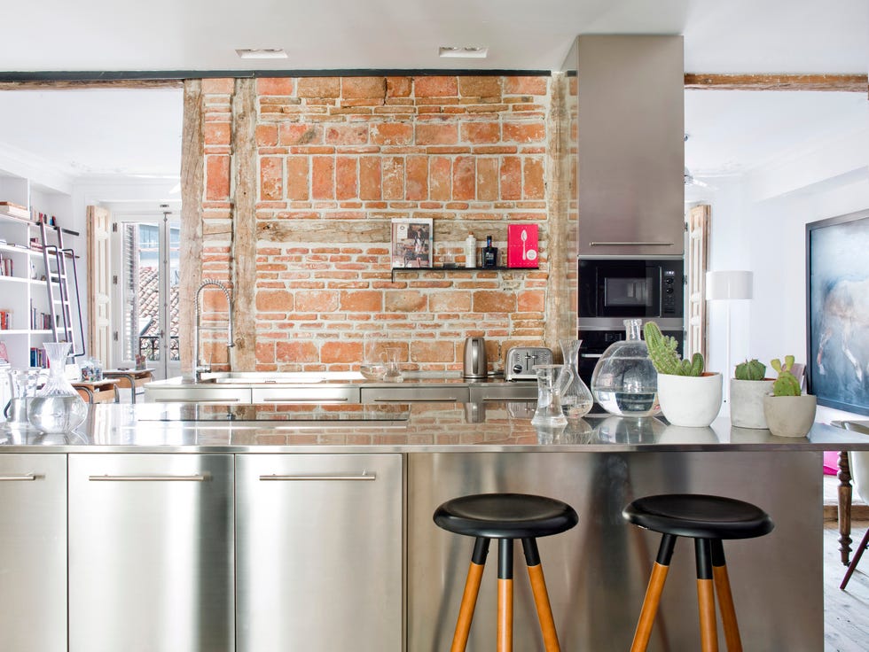 cocina de estilo industrial isla en acero inoxidable