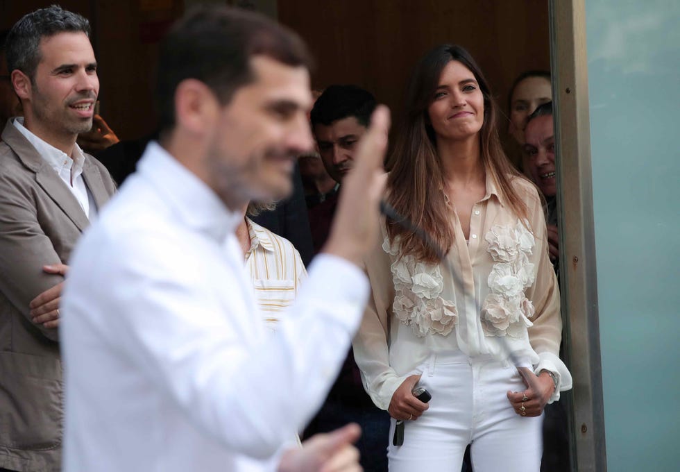 Iker Casillas hablando a su salida del hospital