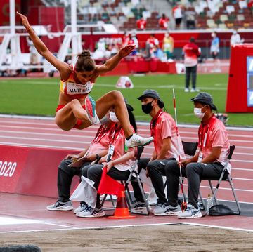 la madrileña sara martínez conquistó la medalla de plata en salto de longitud, clase t12 de discapacitados visuales, en la prueba disputada en el estadio olímpico de los juegos paralímpicos de tokio