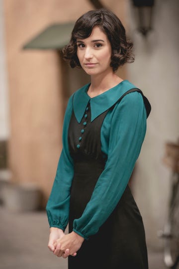 sara sanz como rosa solozabal en 'el secreto de puente viejo'