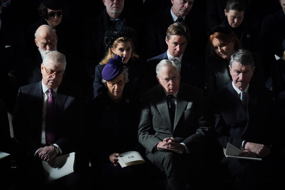 andres de inglaterra y sarah ferguson en el funeral de constantino