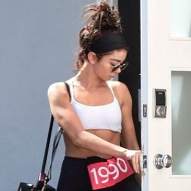 Sarah Hyland shows off toned arms, abs