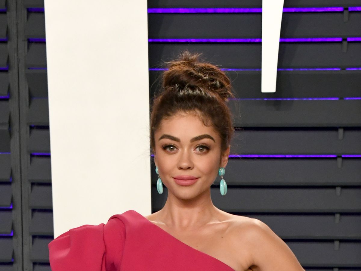 Sarah Hyland completely owned her Spanx on the Emmys red carpet