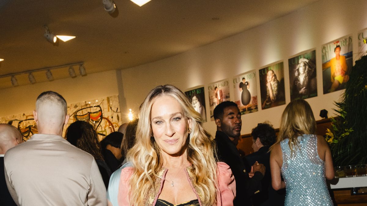 preview for Sarah Jessica Parker Tries on 14 Shoes in 90 Seconds!