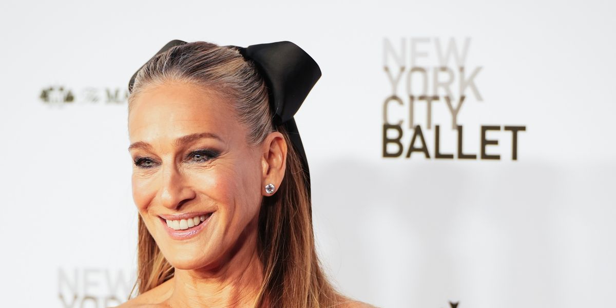 Sarah Jessica Parker looks glamorous in black gown