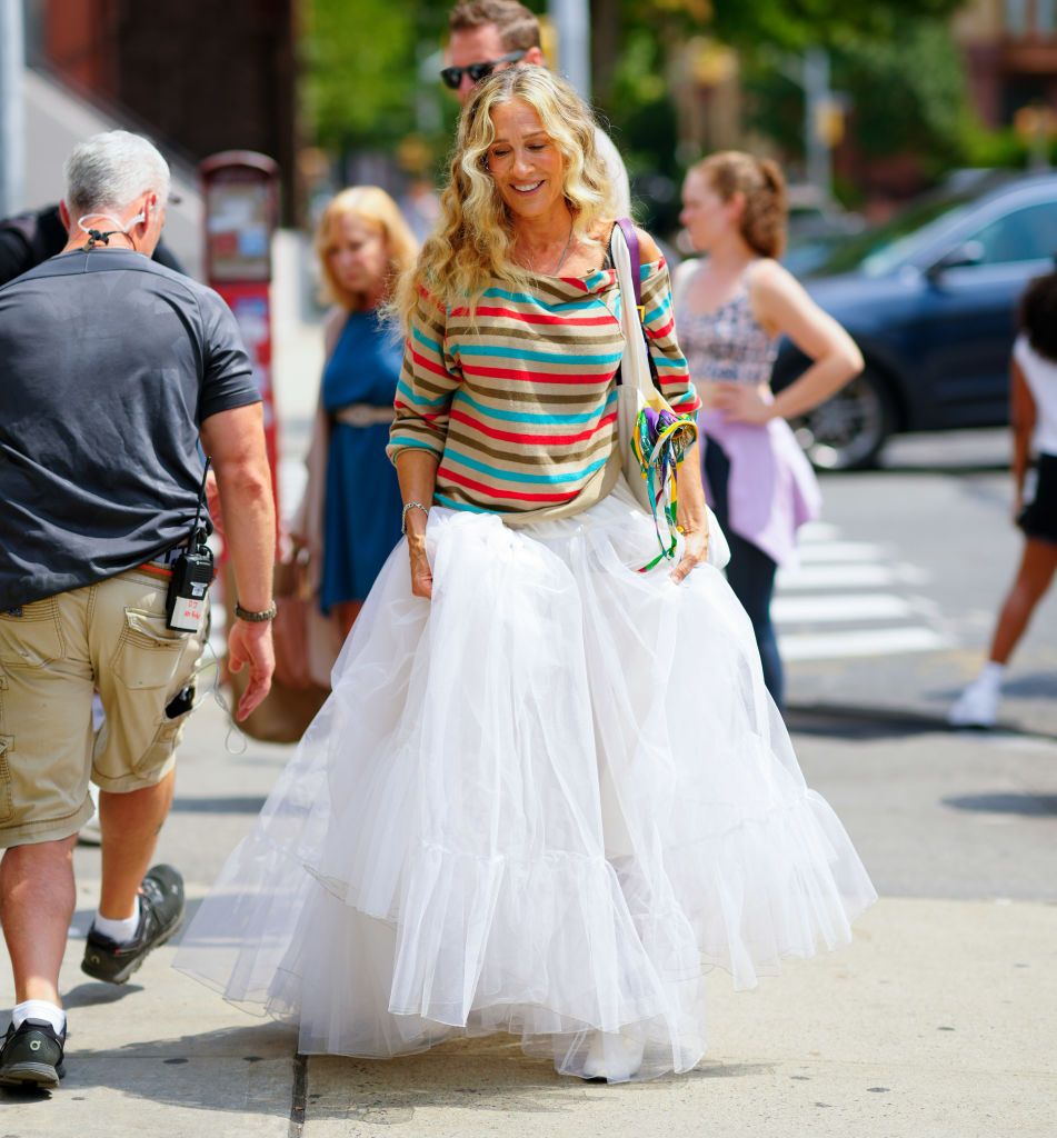 sarah jessica parker recreated an iconic satc look and we're obsessed