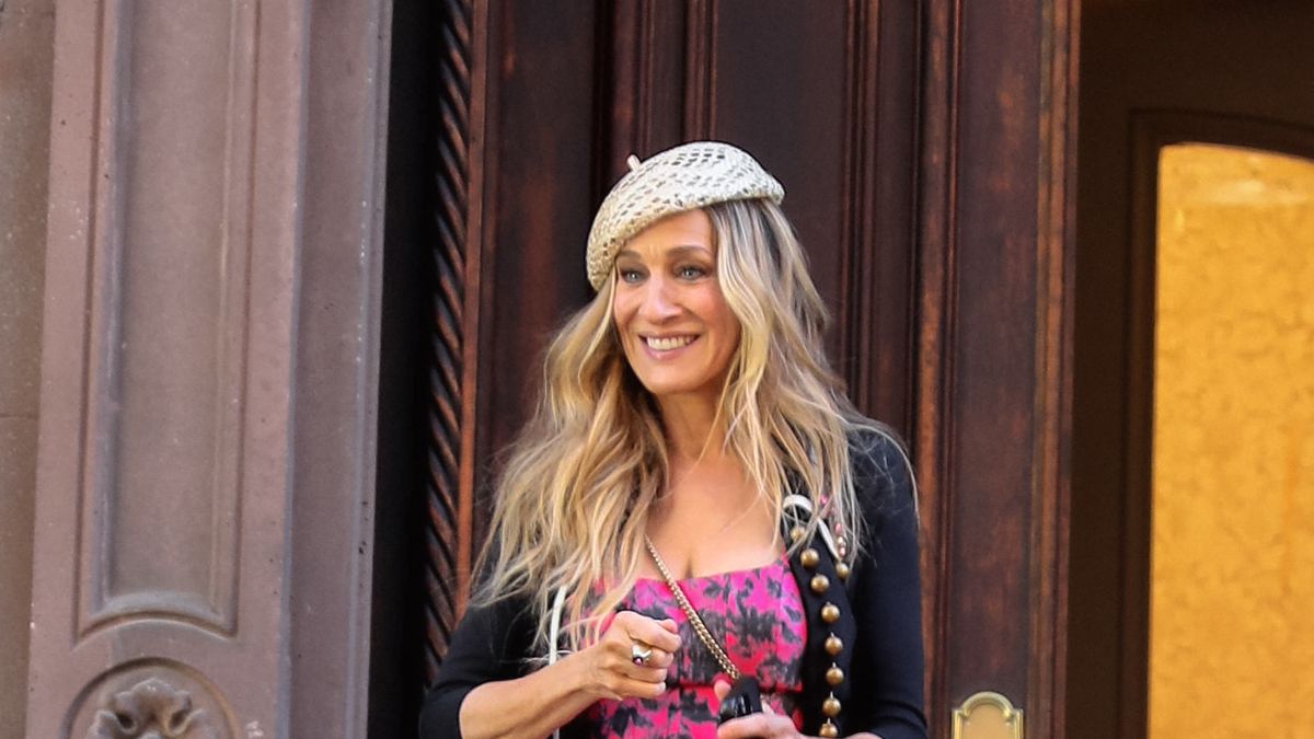 20 Of Carrie Bradshaw's Best-Ever Shoe Moments