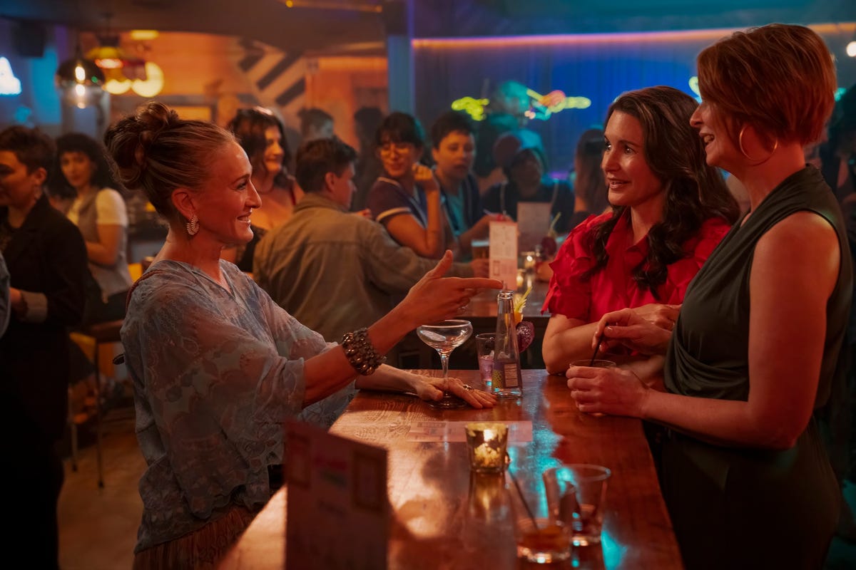 Vista previa de 11 veces que Sarah Jessica Parker se vistió como Carrie Bradshaw en la vida real