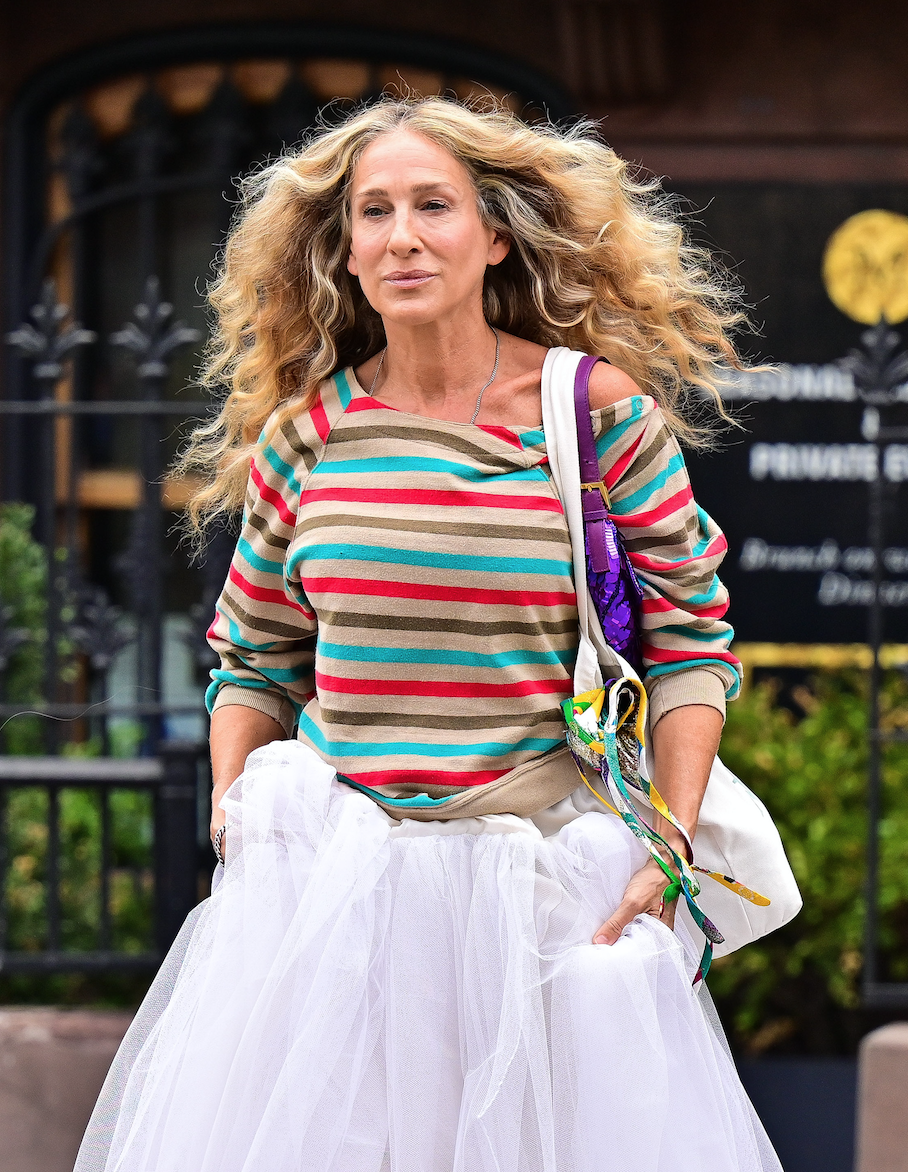 https://hips.hearstapps.com/hmg-prod/images/sarah-jessica-parker-on-what-she-thinks-of-and-just-like-that-1640700494.png