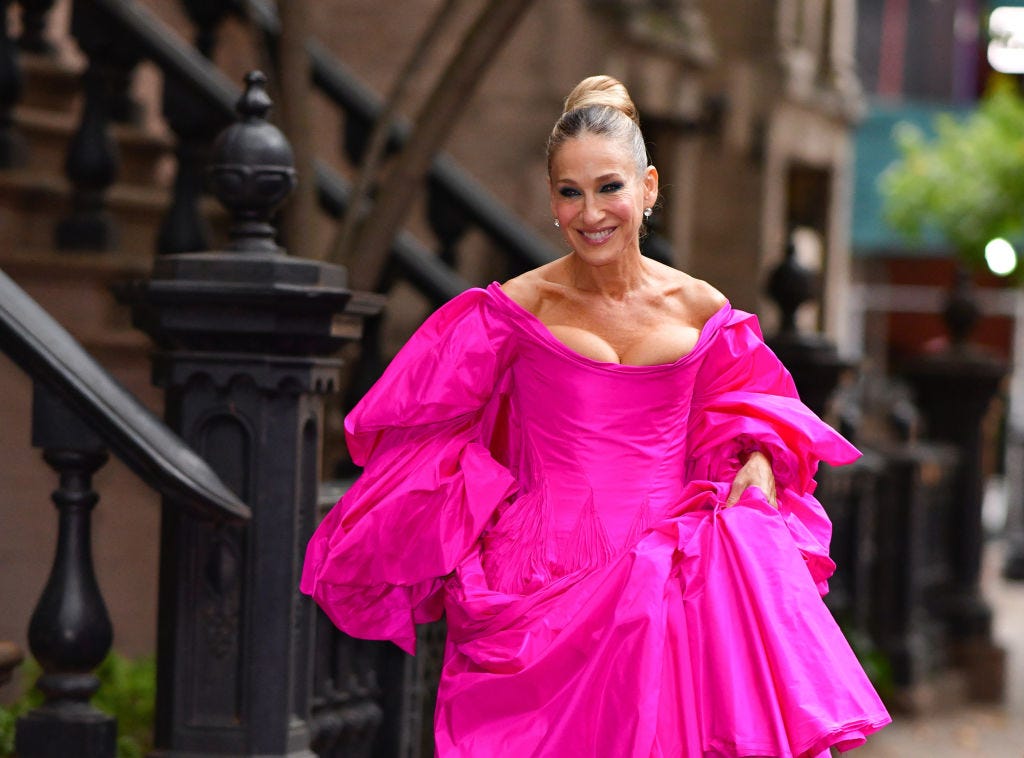 Sarah Jessica Parker Wears Pink Zac Posen Gown, Mismatched Shoes