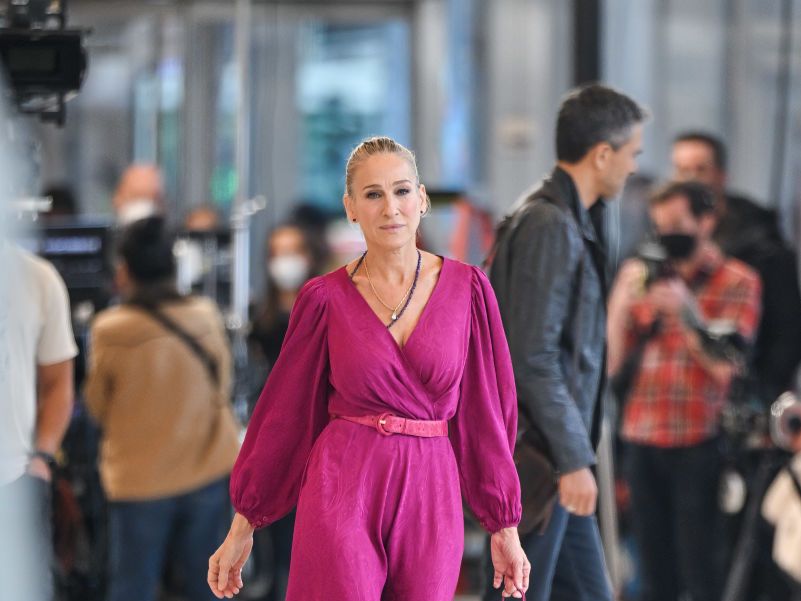 Sarah Jessica Parker in fuchsia for And Just Like That filming