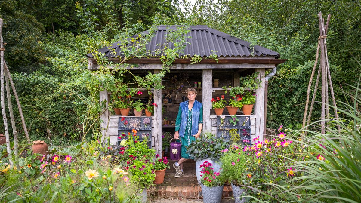 preview for Sarah Raven: Tips And Tricks From Her Perch Hill Garden