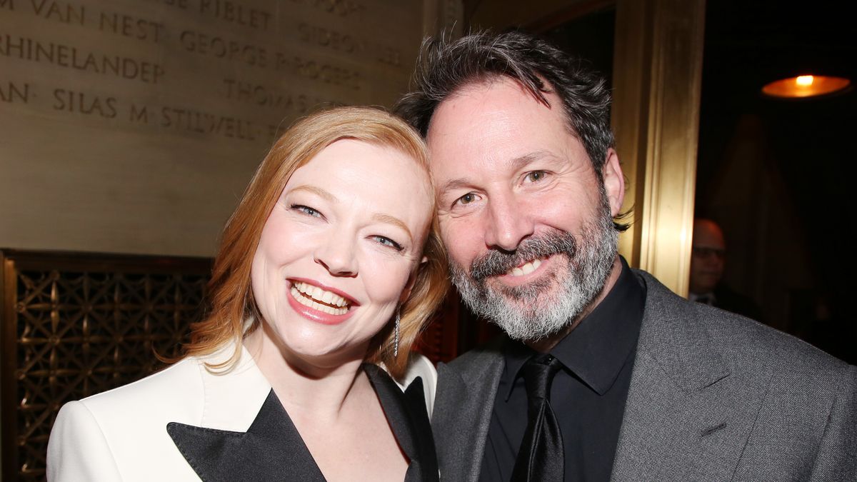 prévia de Sarah Snook e Kieran Culkin comemorando suas vitórias no Globo de Ouro de 2024