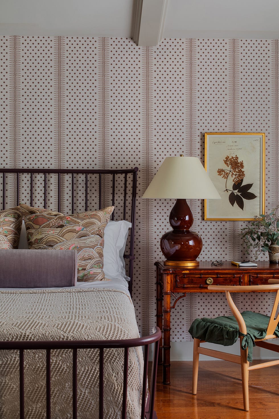 bedroom with bed and lamp