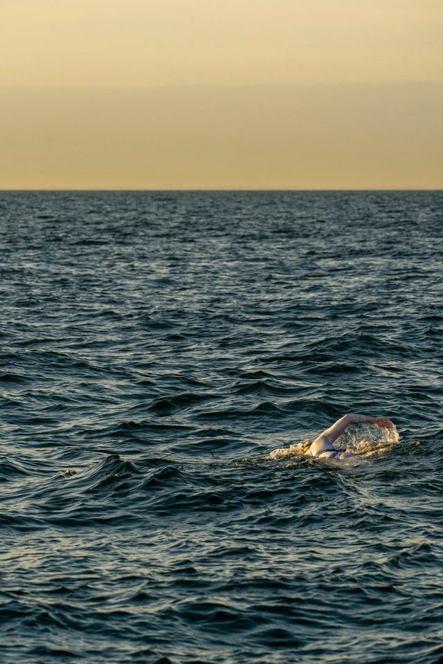 Sarah Thomas First to Swim English Channel Four Times Non-Stop