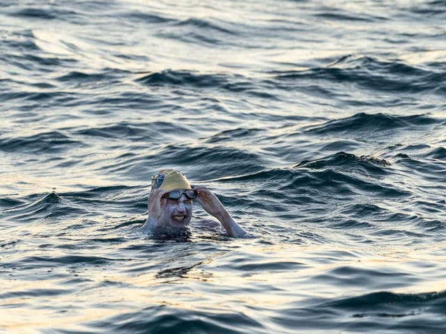 Fluid, Liquid, Water, Wave, Ocean, Muscle, Lake, Diving mask, Wind wave, Swimming, 