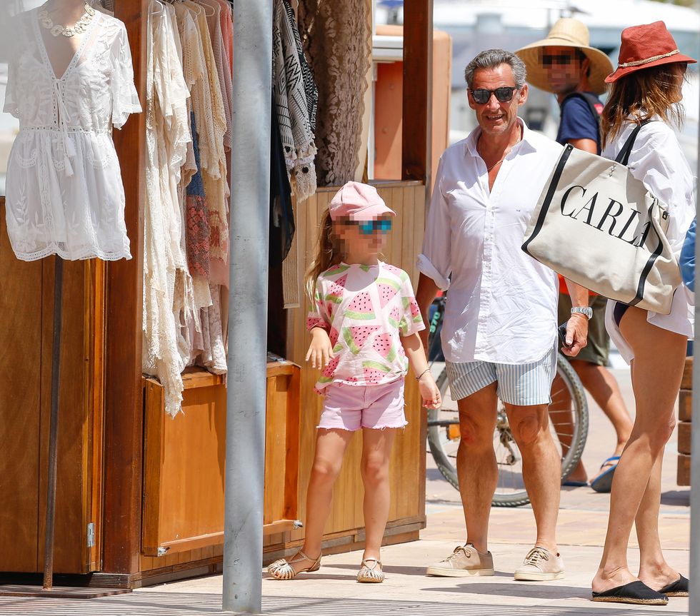 Carla Bruni, Nicolas Sarkozy y su hija Giulia en Ibiza