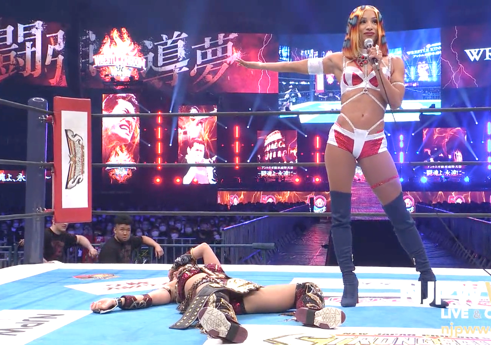 Sasha Banks Debuts For NJPW As Mercedes Moné