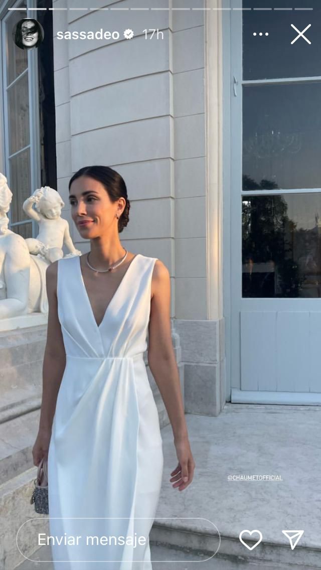 Sassa de Osma, radiante el vestido blanco más minimalista verano