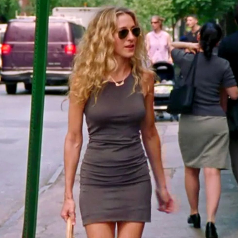 carrie bradshaw in a tight gray dress and sunglasses