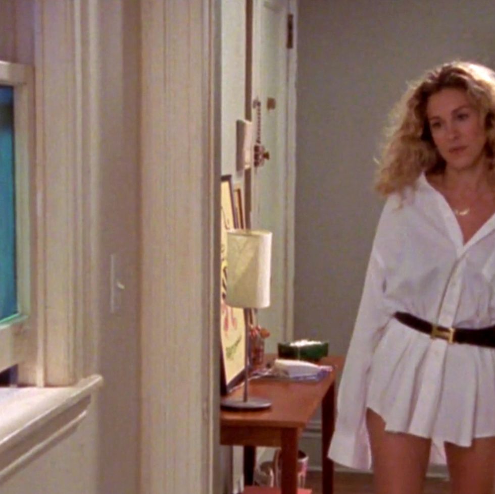 carrie bradshaw in an oversized white button down shirt