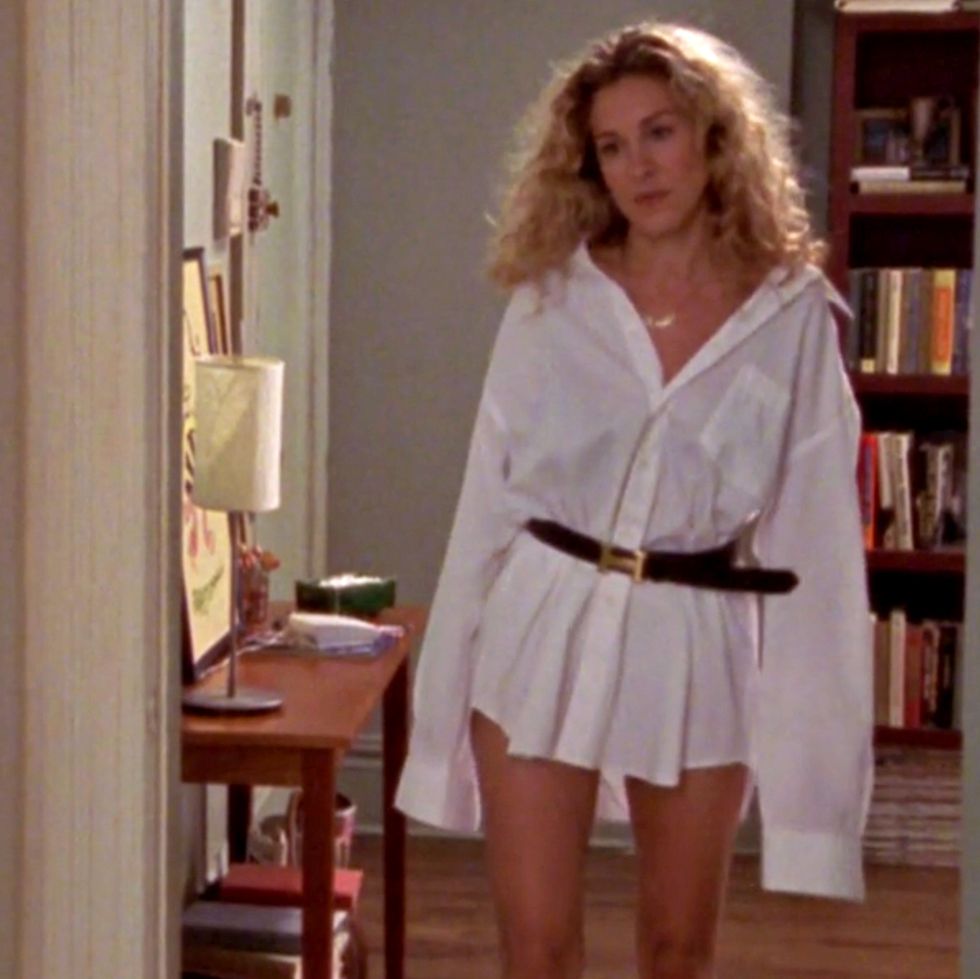 carrie bradshaw in an oversized white button down shirt