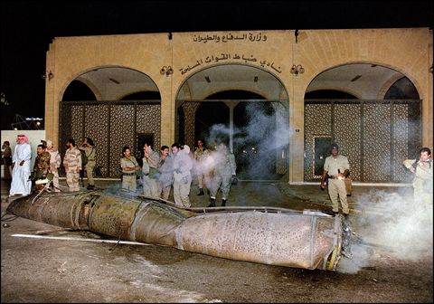 missile scud abbattuto in arabia saudita con il fumo che esce