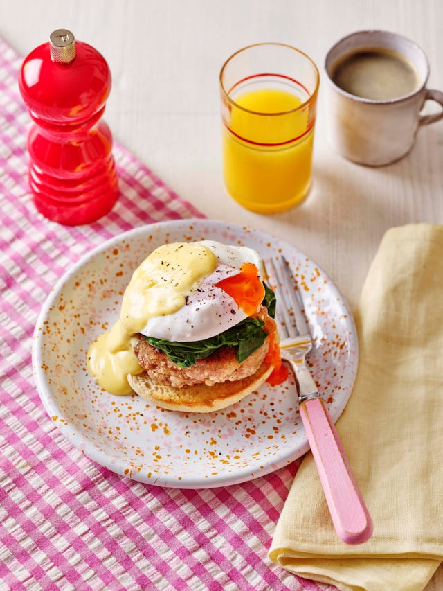sausage benedicts