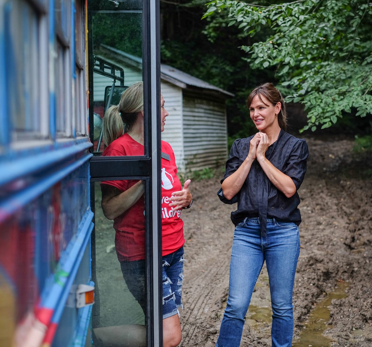 Jennifer Garner Meets with Flood Victims in Kentucky