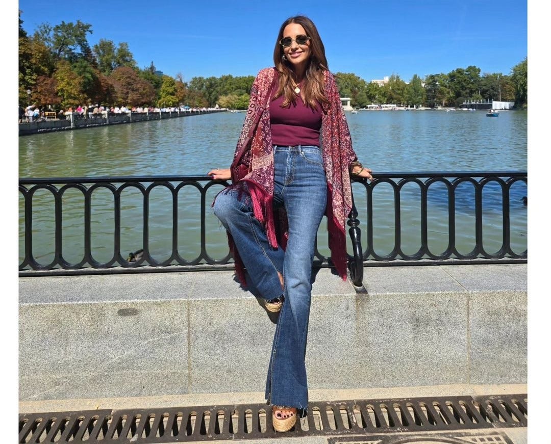 Paula Echevarría tiene el pantalón vaquero 'bootcut' de Stradivarius ...