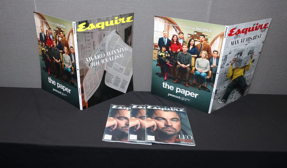 revistas e material promocional relacionado ao show, o jornal e a revista Esquire