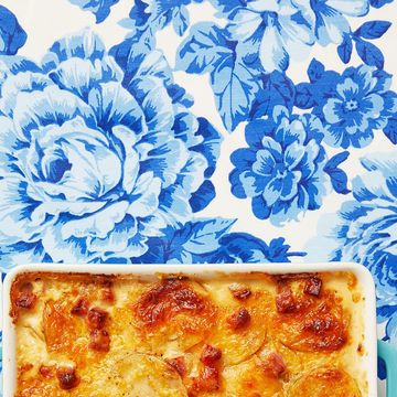 https://hips.hearstapps.com/hmg-prod/images/scalloped-potatoes-and-ham-1597699953-6578b04035a04.jpeg?crop=0.674xw:0.509xh;0.151xw,0.262xh&resize=360:*