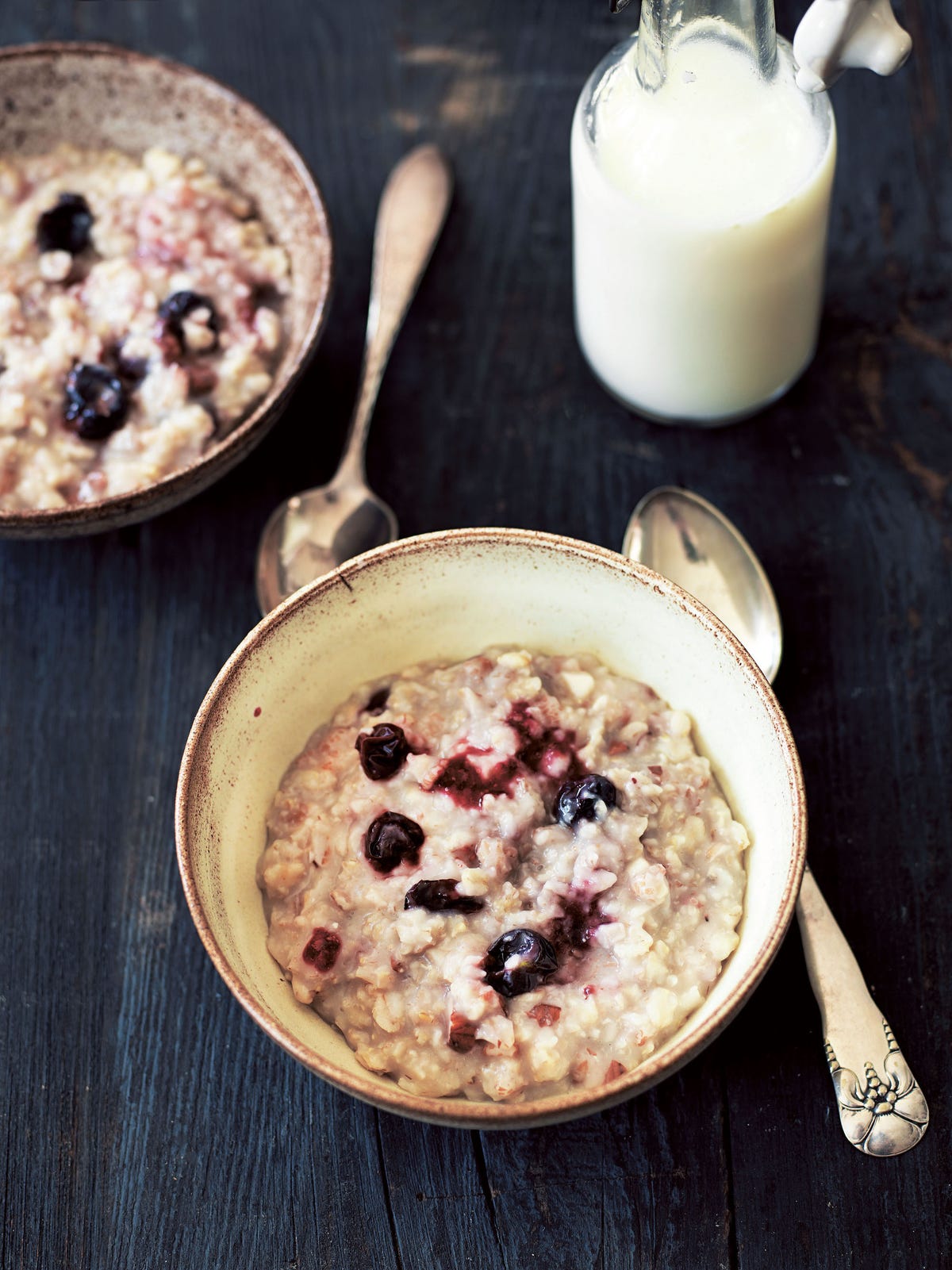 https://hips.hearstapps.com/hmg-prod/images/scandinavian-comfort-food-morning-porridge-1515105521.jpg?crop=1.00xw:0.376xh;0,0.363xh&resize=1200:*