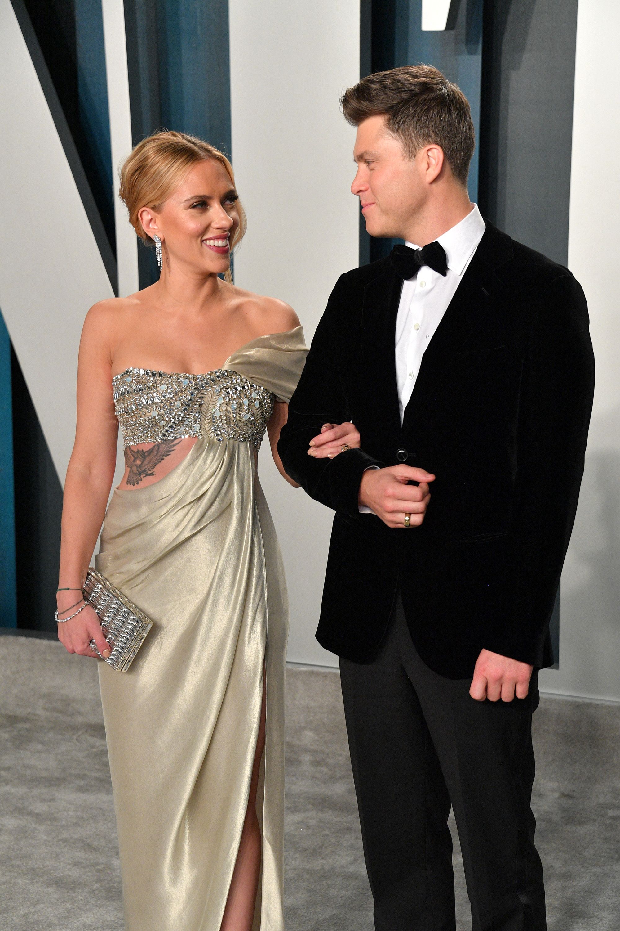 Scarlett johansson and on sale colin jost are engaged