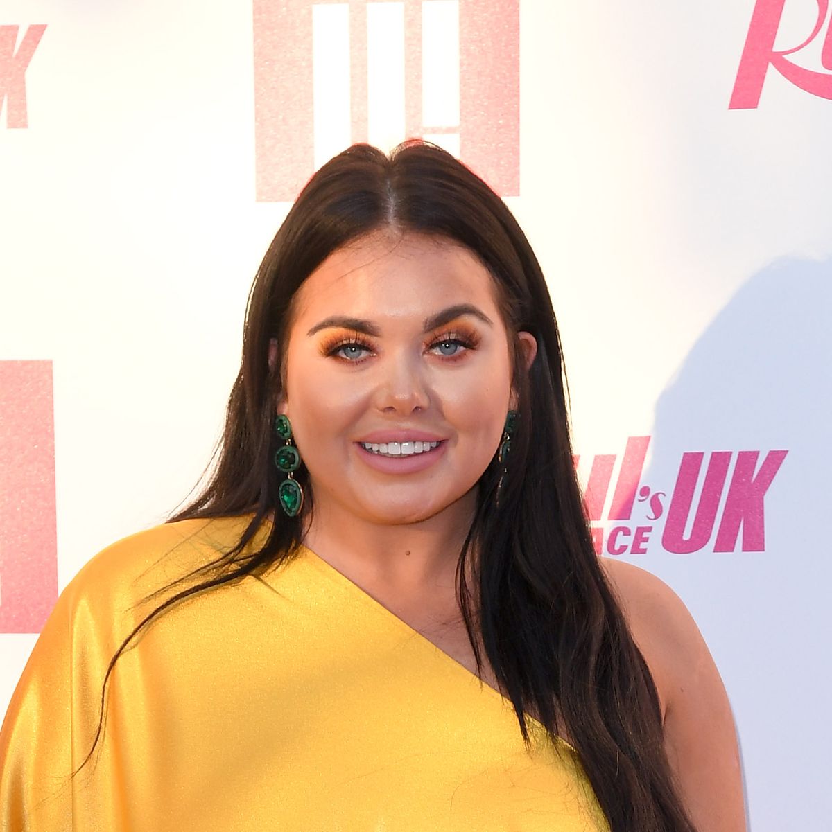 Gogglebox star Scarlett Moffat shows off growing bump and admits it 'feels  real' in pregnancy update - Manchester Evening News