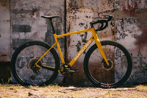 Bicycle wheel, Bicycle part, Bicycle, Bicycle frame, Vehicle, Bicycle tire, Spoke, Bicycle fork, Cycle sport, Mountain bike, 
